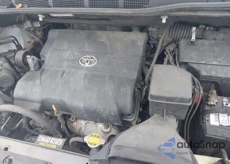 2015 Toyota Sienna Xle Premium 8 Passenger z USA, uszkodzony, nr VIN 5TDYK3DC7FS577343